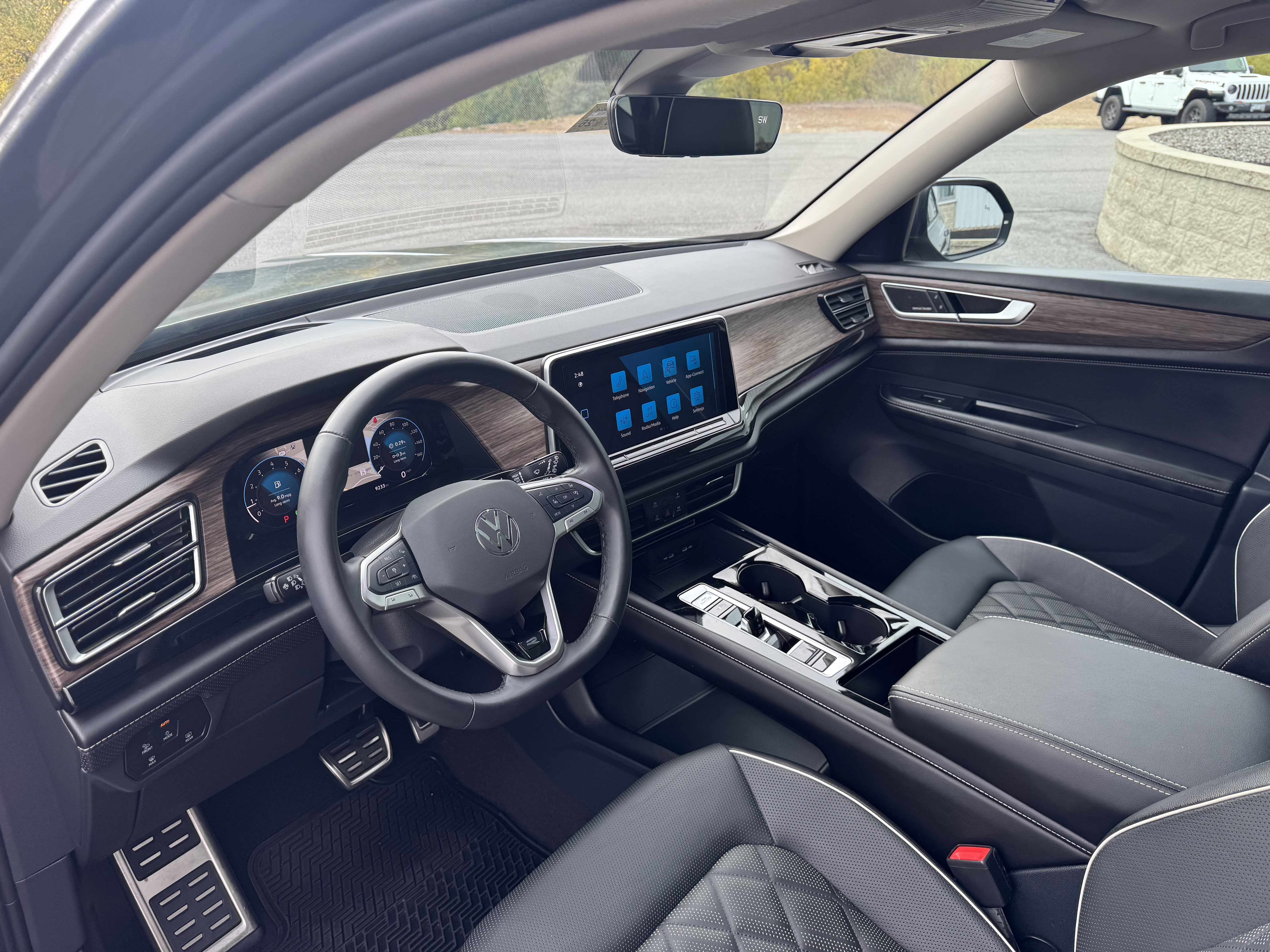 2025 Volkswagen Atlas 2.0T SEL Premium R-Line