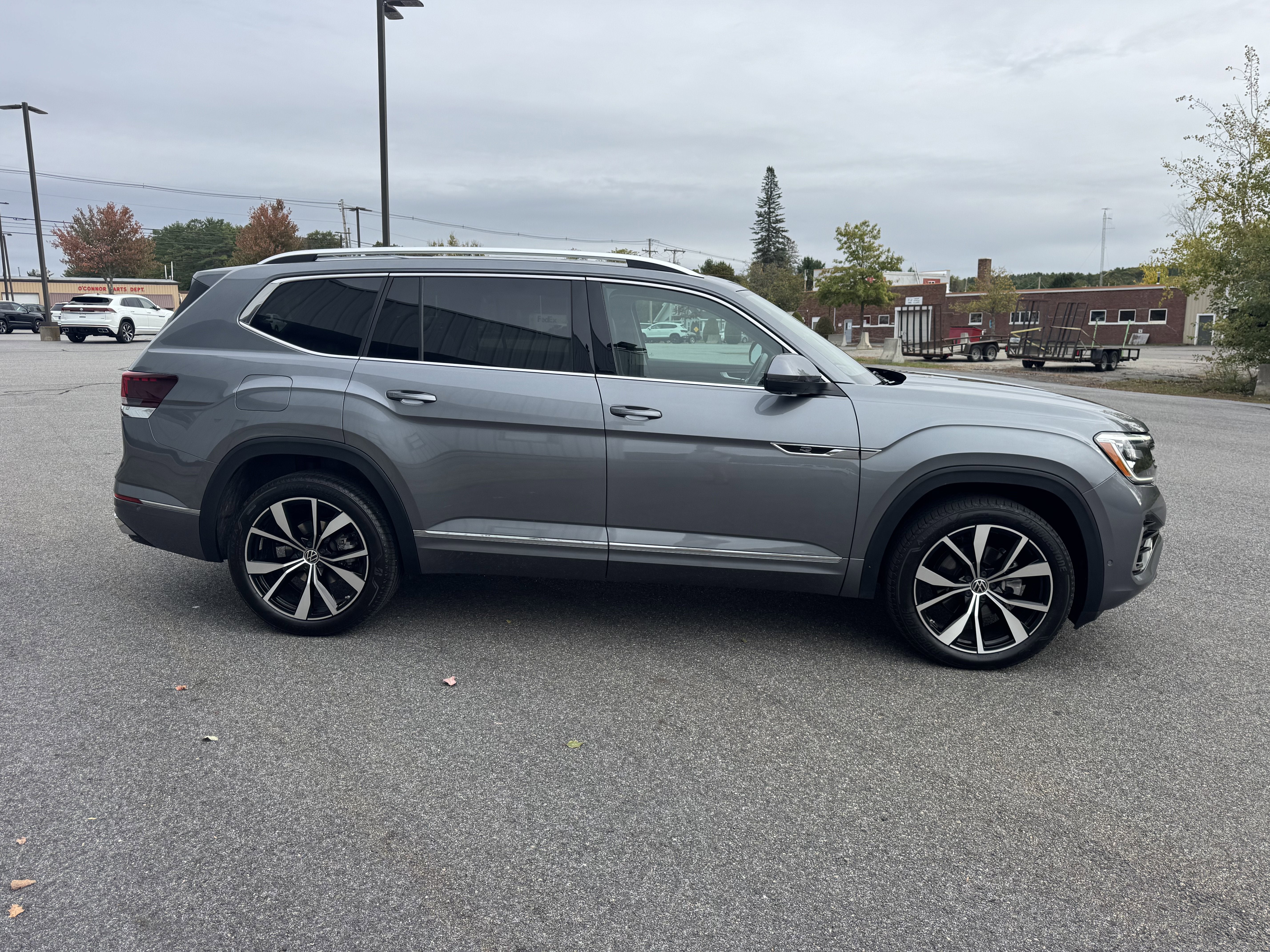 2025 Volkswagen Atlas 2.0T SEL Premium R-Line