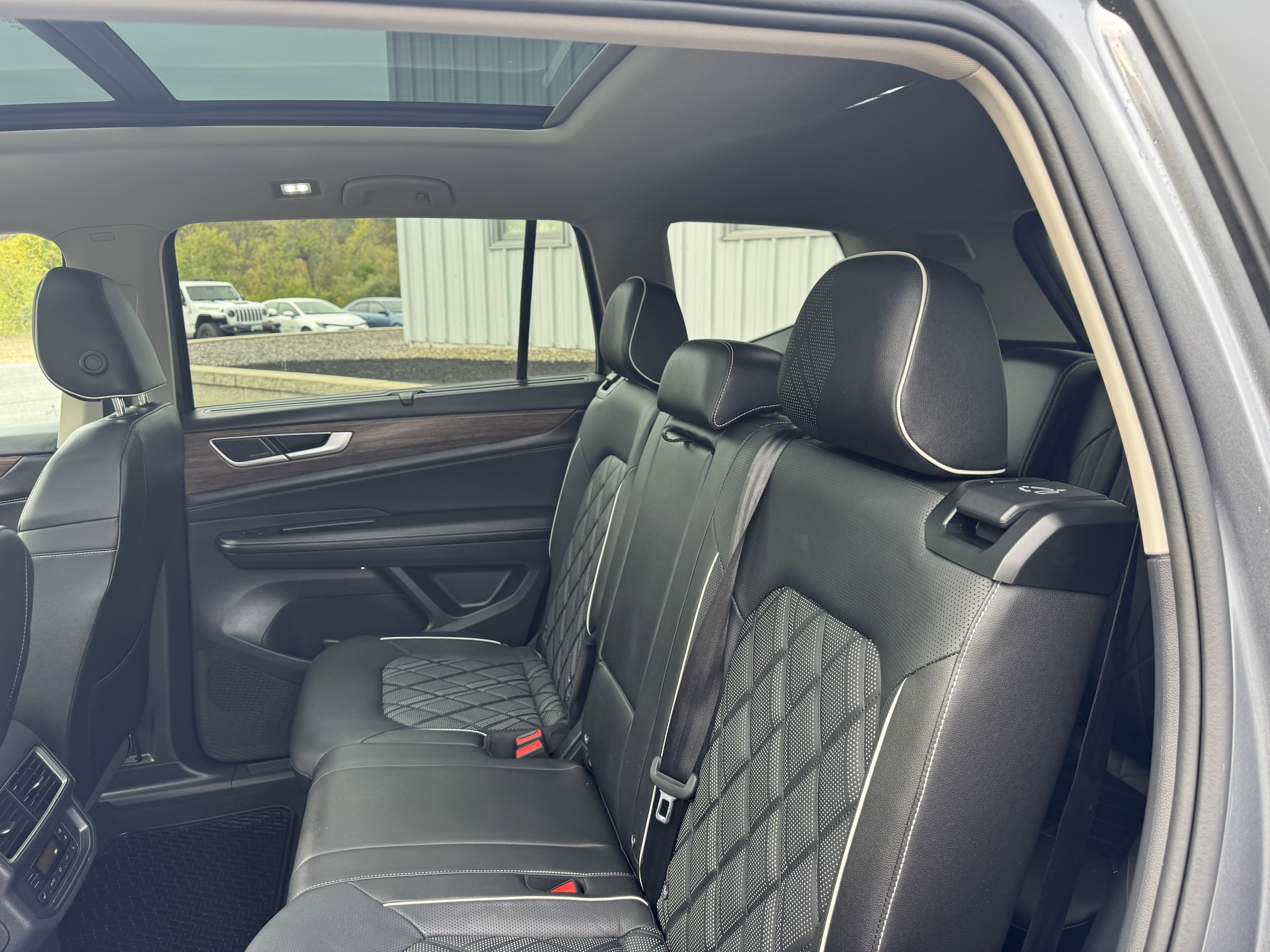 2025 Volkswagen Atlas 2.0T SEL Premium R-Line