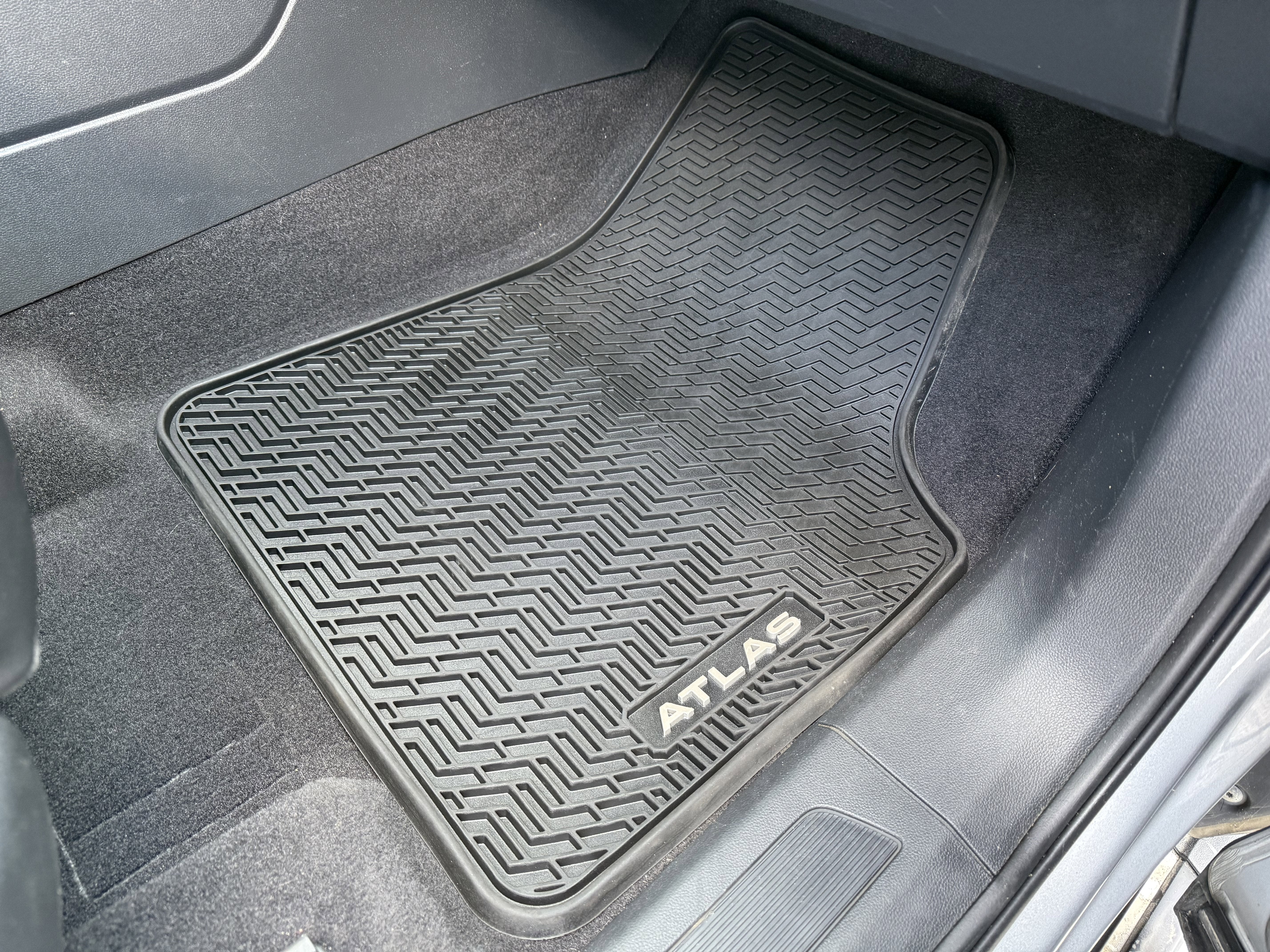 2021 Volkswagen Atlas 3.6L V6 SE w/Technology R-Line