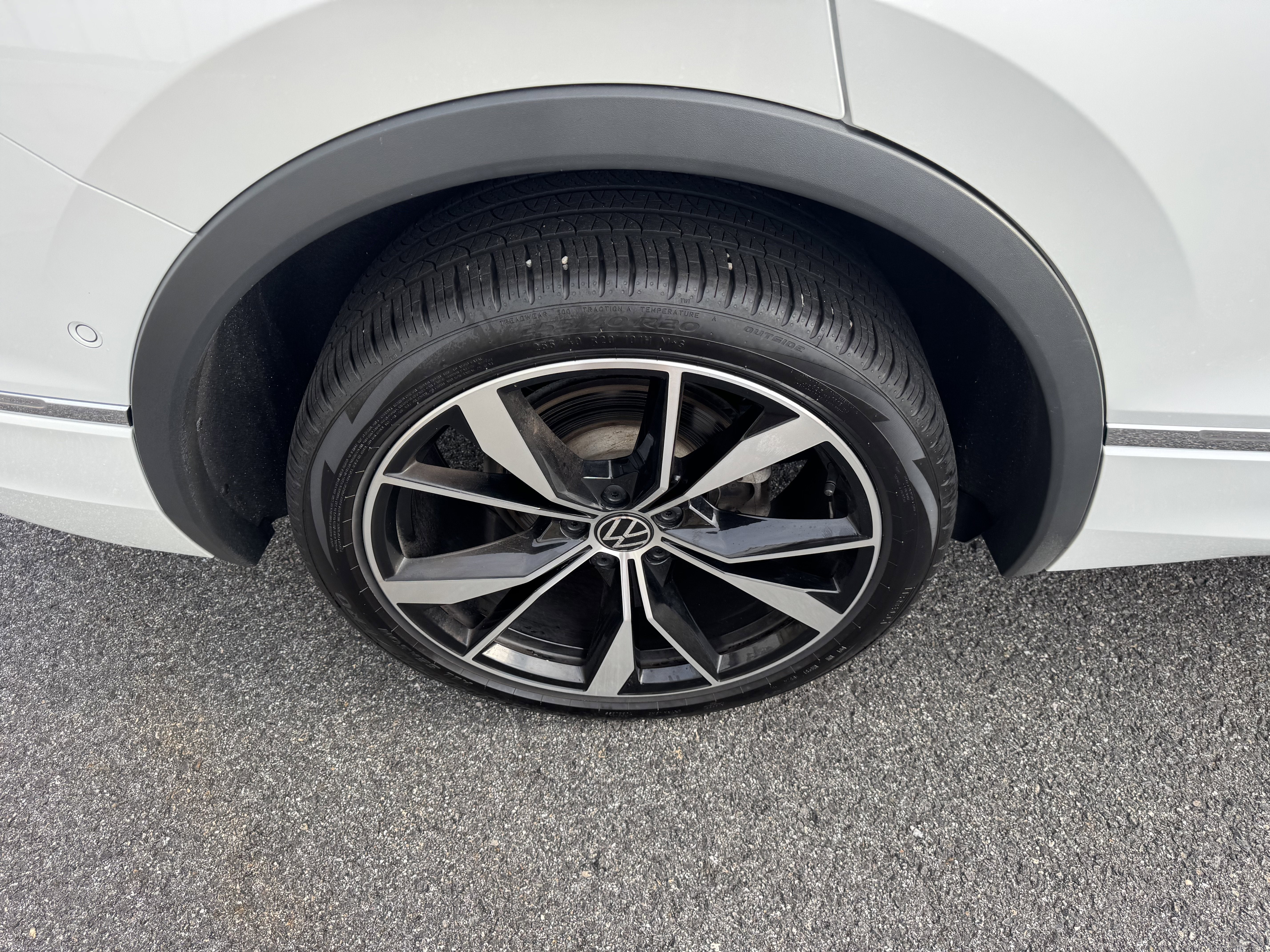 2024 Volkswagen Tiguan SEL R-Line