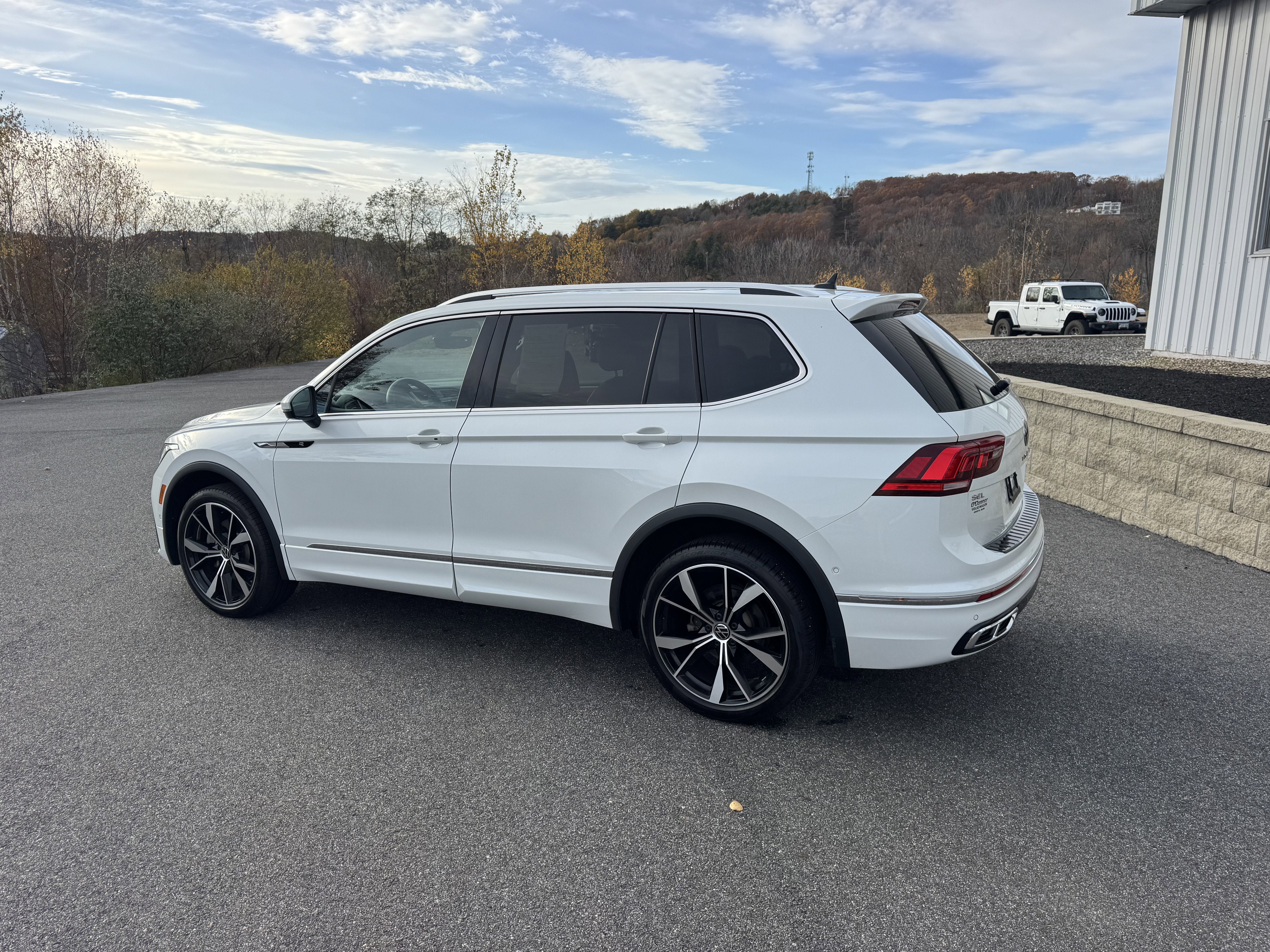2024 Volkswagen Tiguan SEL R-Line