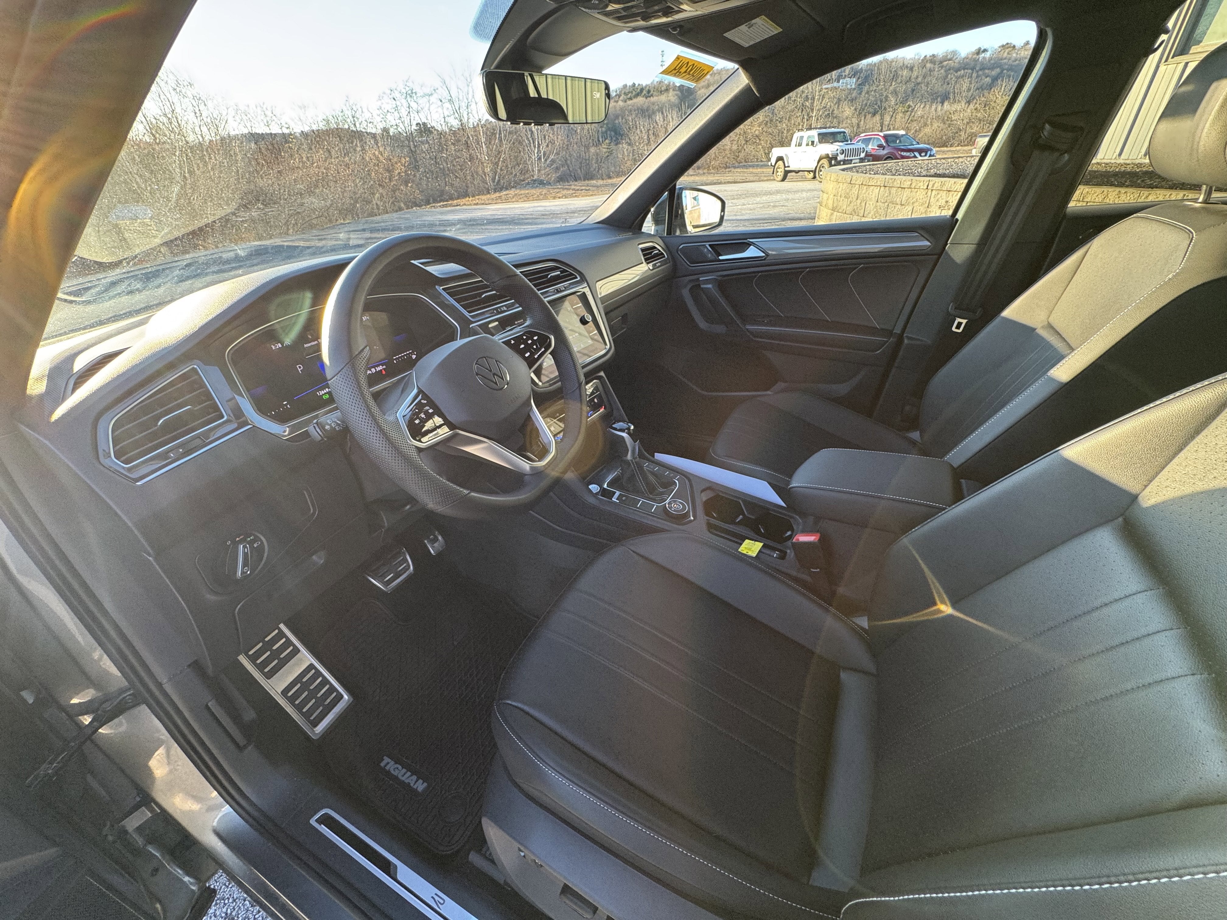 2024 Volkswagen Tiguan SE R-Line Black