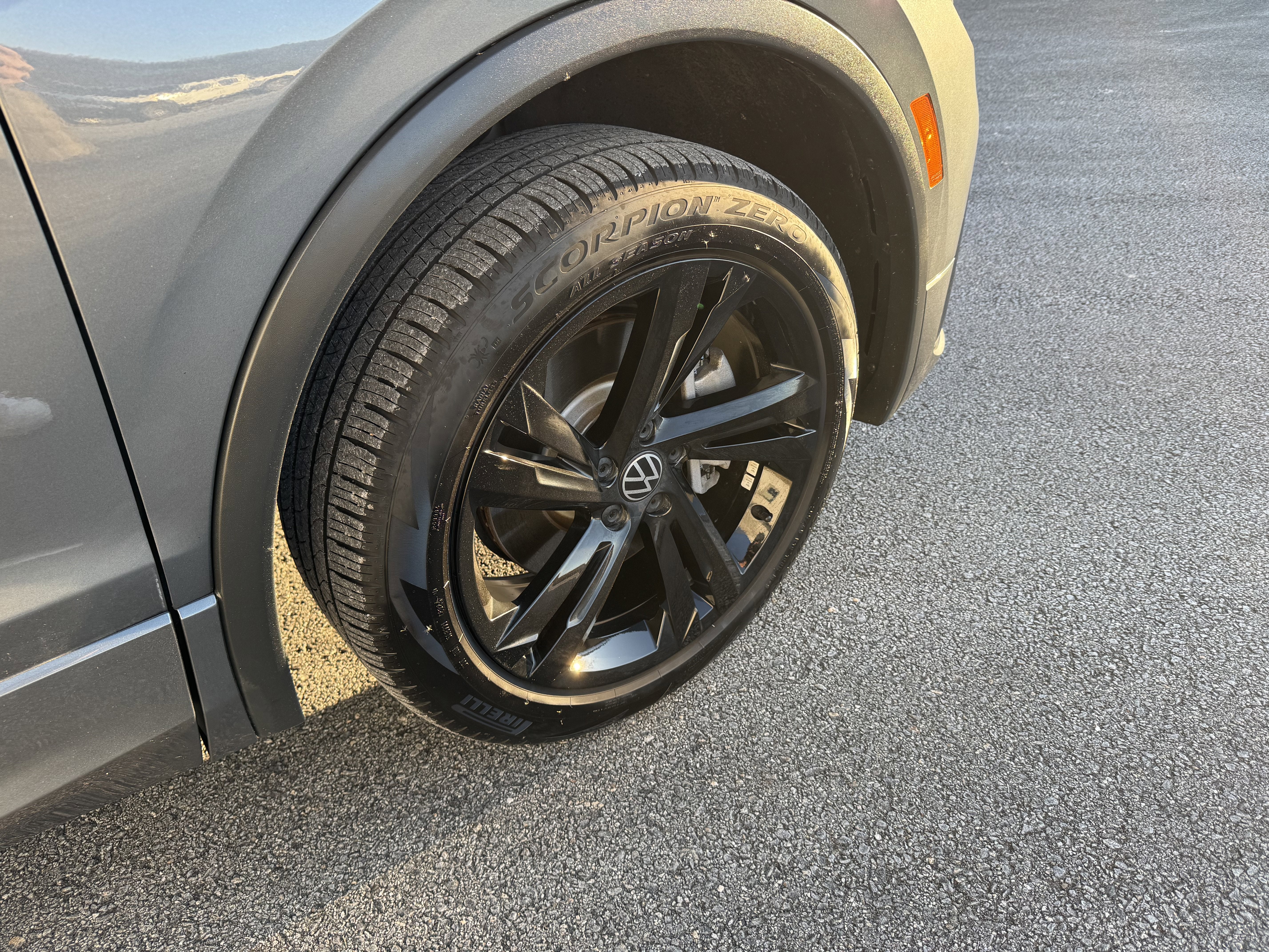 2024 Volkswagen Tiguan SE R-Line Black