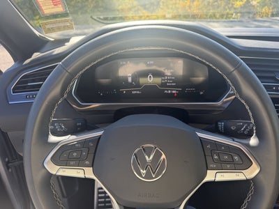2023 Volkswagen Tiguan SE R-Line Black