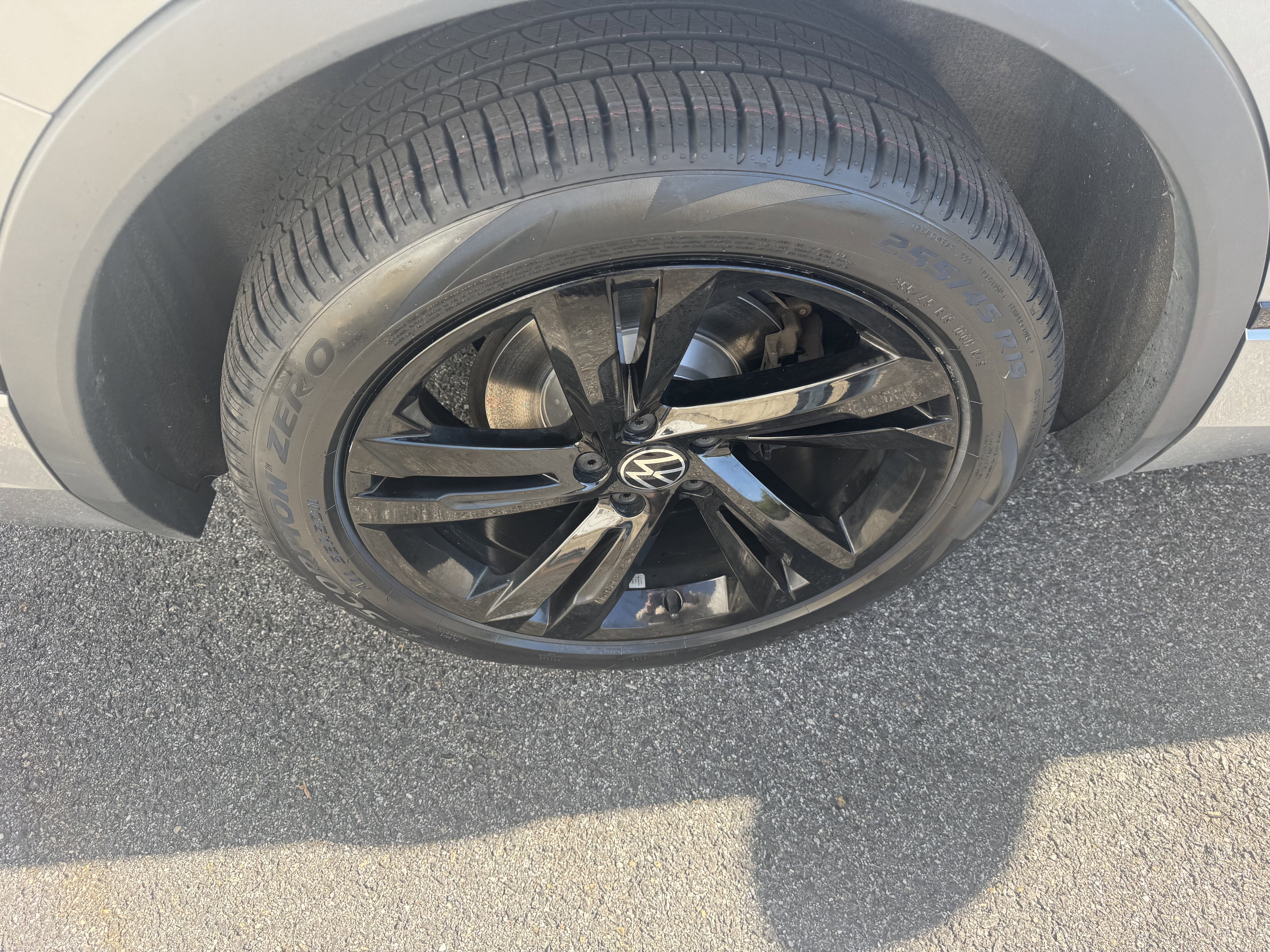 2023 Volkswagen Tiguan SE R-Line Black