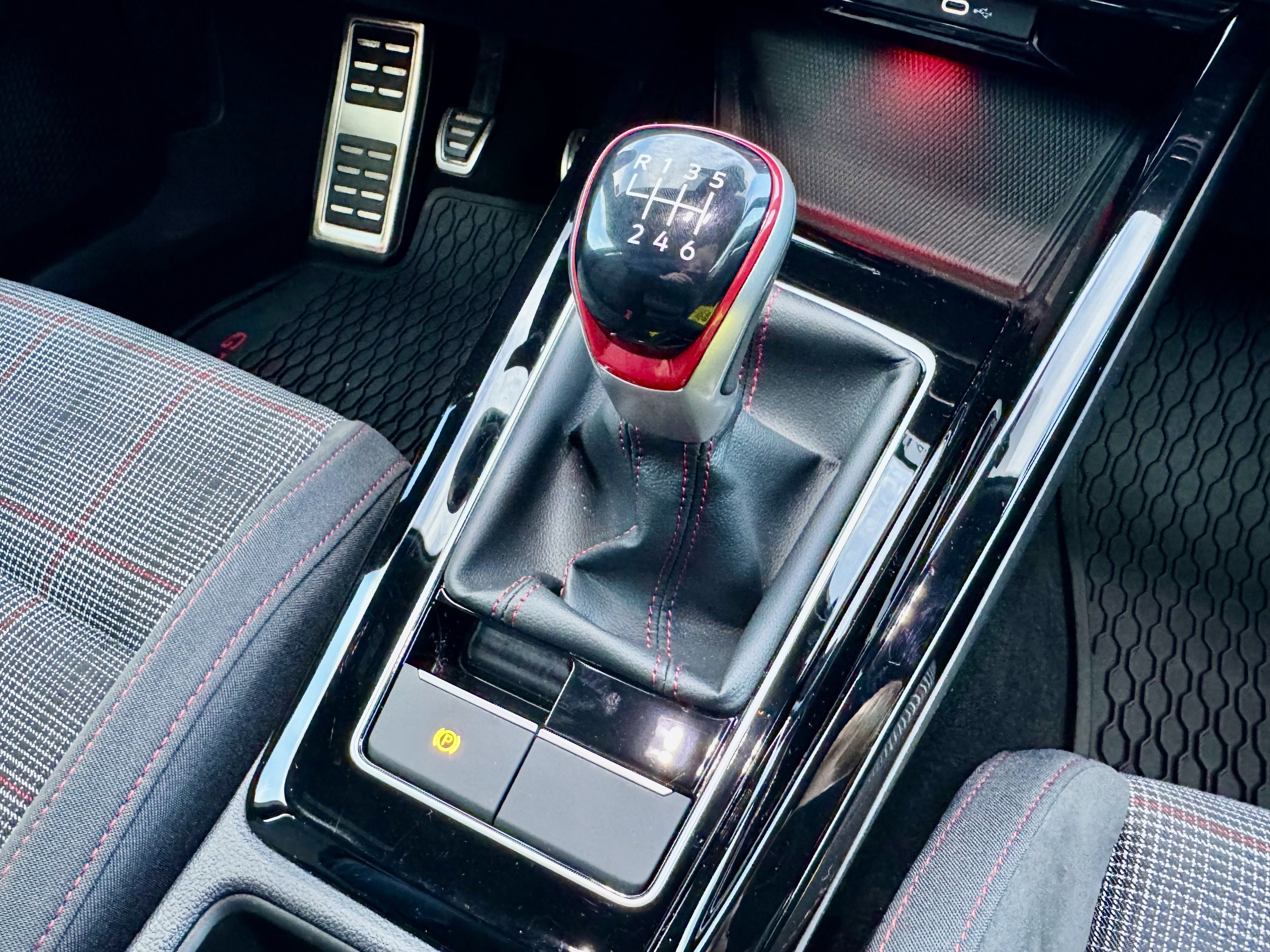 2024 Volkswagen Golf GTI 380 S